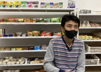 Indra Bantu Kuli Luar Kota Transfer Uang ke Keluarga di Kampung Halaman Saat Operasional Bank Tutup