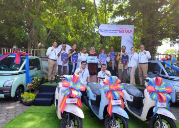 Bank Jateng Cabang Koordinator Pati Serahkan Hadiah Mobil Listrik 