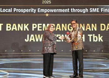 Bank Jateng meraih penghargaan, Outstanding Local Prosperity Empowerment through SME Financing dalam CNN Indonesia Awards 2025.