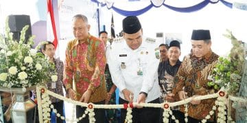 Bank Jateng (PT Bank Pembangunan Daerah Jawa Tengah) menunjukkan komitmennya, menggerakkan perekonomian daerah dengan memperkuat layanan syariah setelah meresmikan Kantor Cabang Pembantu Syariah Bank Jateng Blora.