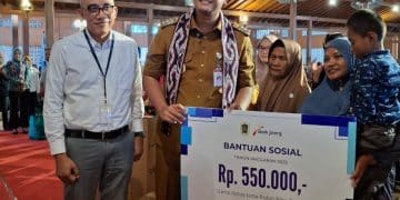 Bank Jateng berperan aktif, menyukseskan program bantuan sosial (Bansos) yang digulirkan oleh Pemerintah Kabupaten (Pemkab) Klaten.