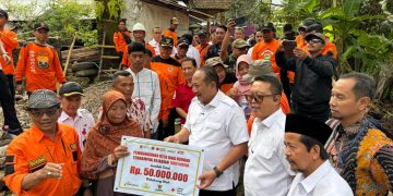 Bank Jateng memberikan bantuan, bagi warga terdampak bencana di Karanganyar.