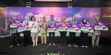Bank Jateng menyerahkan hadiah undian Tabungan Bima Periode I tahun 2025, sebagai bentuk apresiasi tertinggi bagi nasabah setia yang telah mempercayakan layanan finansial pada bank milik daerah tersebut.