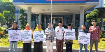 Lima keluarga menerima Corporate Social Responsibility (CSR) pemugaran Rumah Tidak Layak Huni (RTLH) dari Bank Jateng, masing-masing senilai Rp 15 juta.
