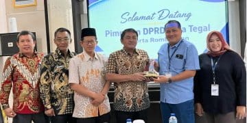 Guna memaksimalkan program pendanaan dan memperluas akses permodalan bagi warga daerah di perantauan, Ketua Dewan Perwakilan Rakyat Daerah (DPRD) Kota Tegal beserta jajarannya melakukan kunjungan kerja (kunker) ke Kantor Cabang Bank Jateng Jakarta, Jumat (26/6/2026).